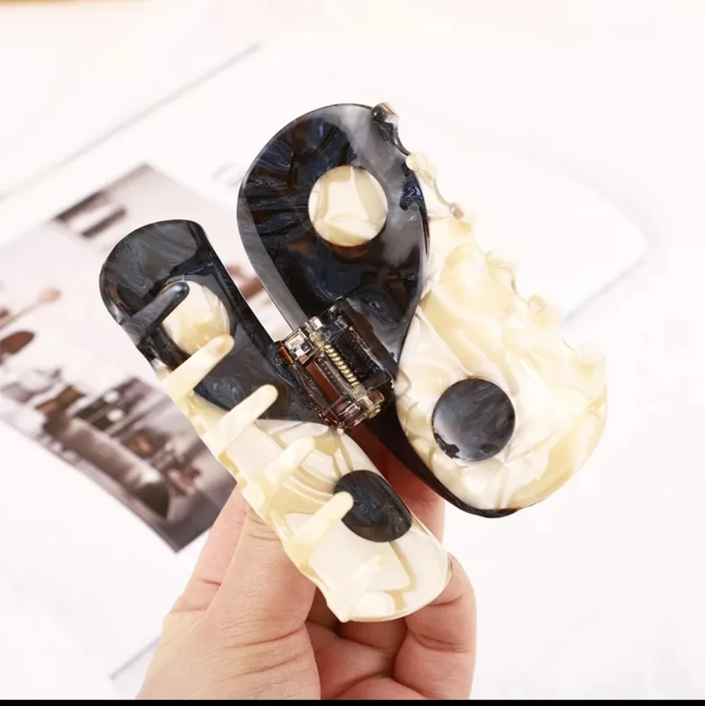 NWT Yin Yang Hair Claw - Picture 6 of 7